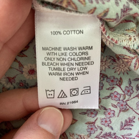 Foxcroft NYC Wrinkle Free size 12 Shaped Floral Button Down Collared Shirt - Picture 8 of 9